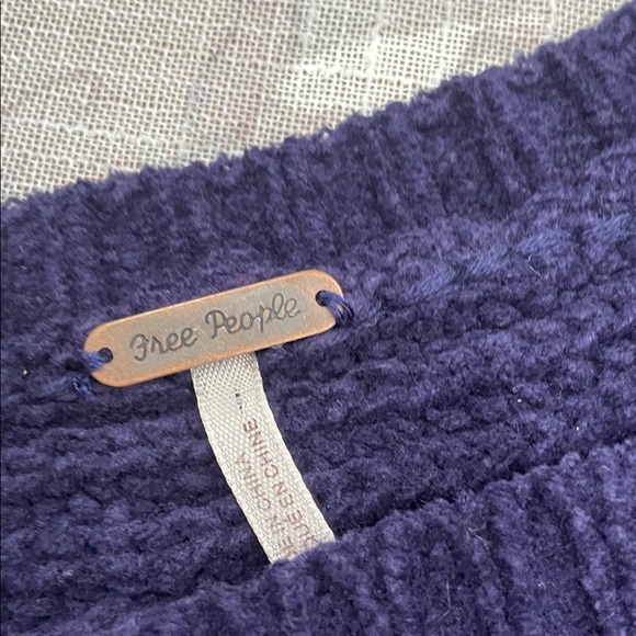 Free People Navy Ribbed Crewneck Sweater with puffy sleeves 100% Cotton sz small - Picture 3 of 16